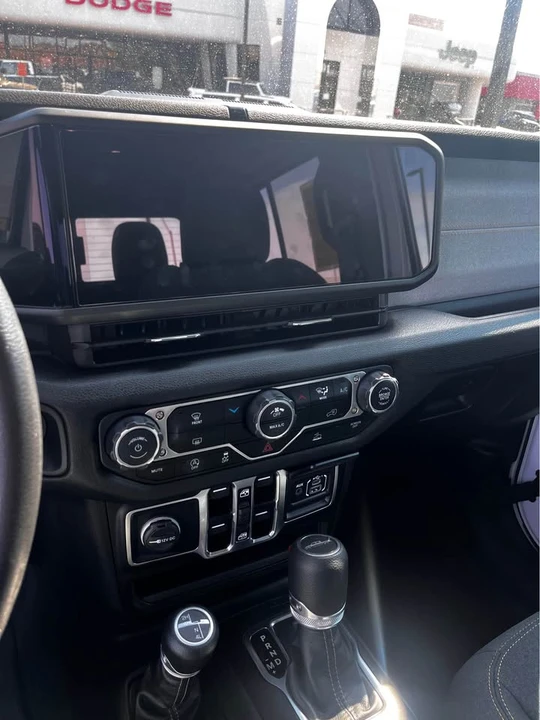 2025 Jeep JT Gladiator - Image 7 of 11