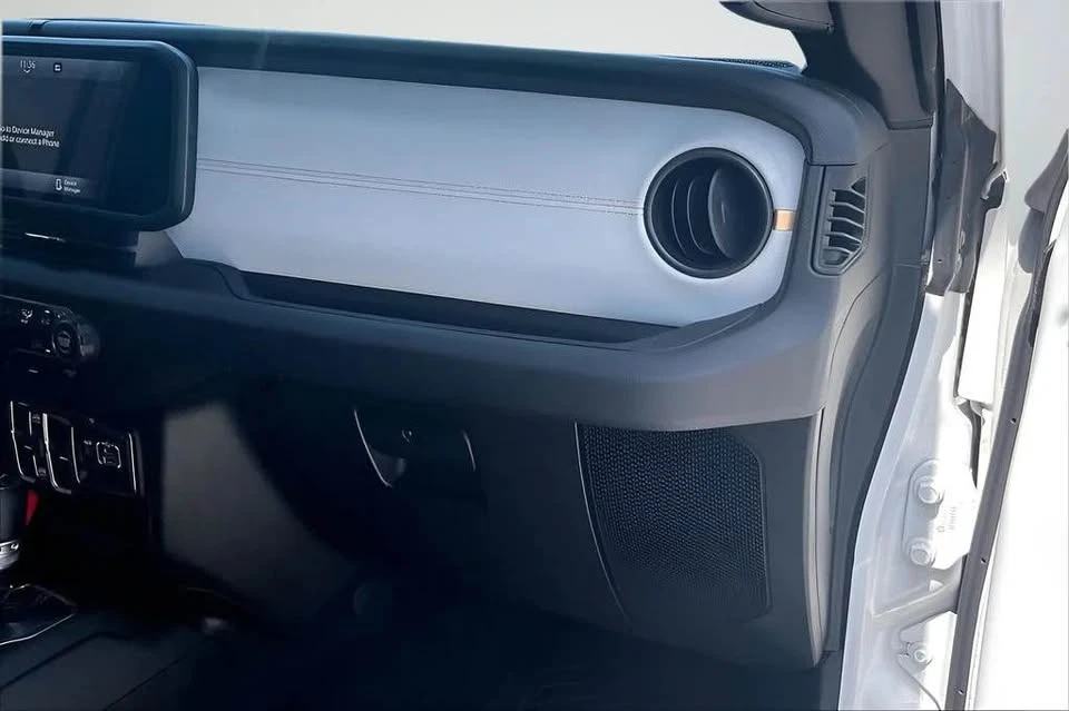 2025 Jeep JT Gladiator - Image 15 of 20