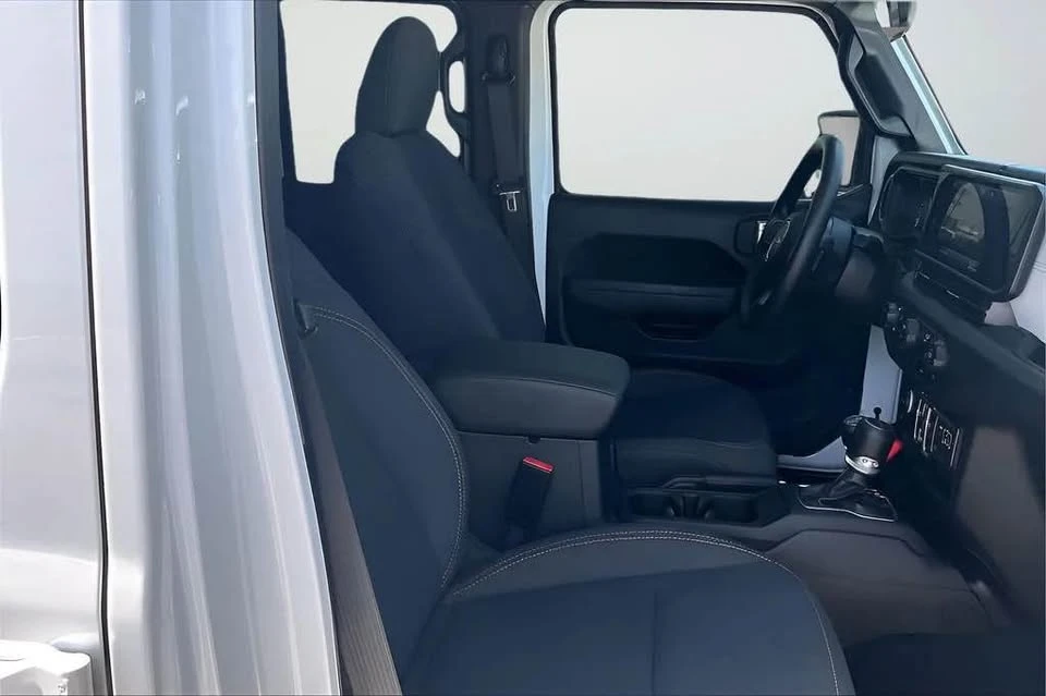 2025 Jeep JT Gladiator - Image 12 of 20
