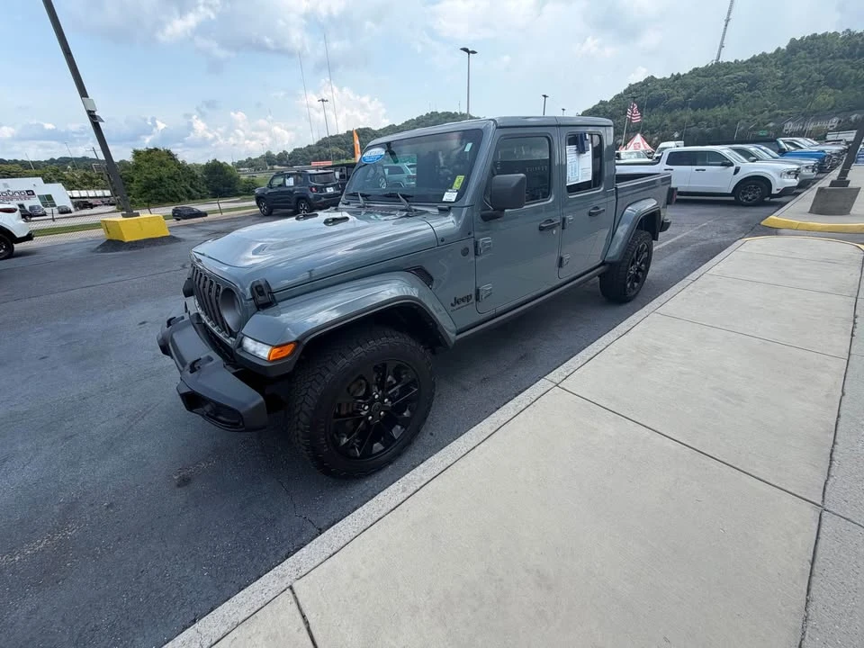 2025 Jeep JT Gladiator - Image 2 of 6