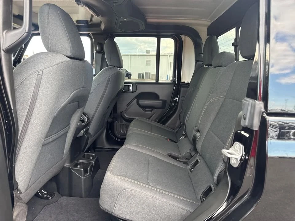 2025 Jeep JT Gladiator - Image 14 of 20