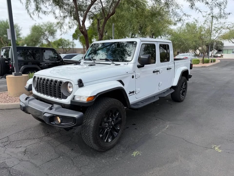 2025 Jeep JT Gladiator - Image 3 of 8