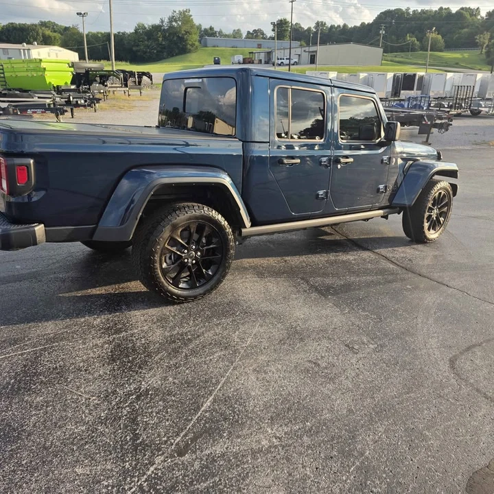 2025 Jeep JT Gladiator - Image 4 of 10