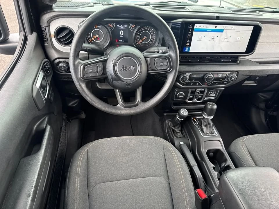 2025 Jeep JT Gladiator - Image 15 of 20