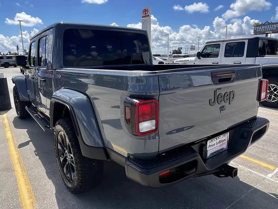 2025 Jeep JT Gladiator - Image 4 of 9