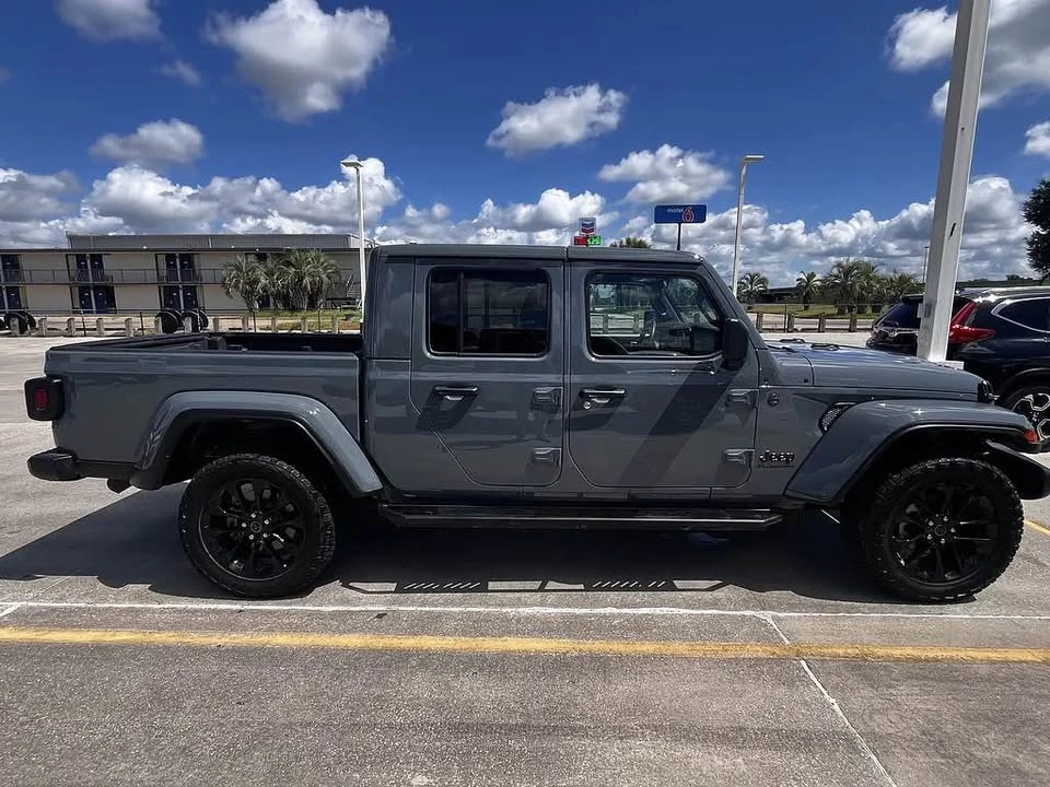 2025 Jeep JT Gladiator - Image 2 of 9