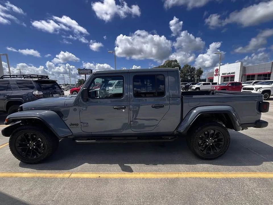 2025 Jeep JT Gladiator - Image 5 of 9