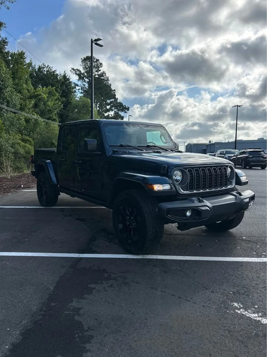 2025 Jeep JT Gladiator - Image 3 of 10
