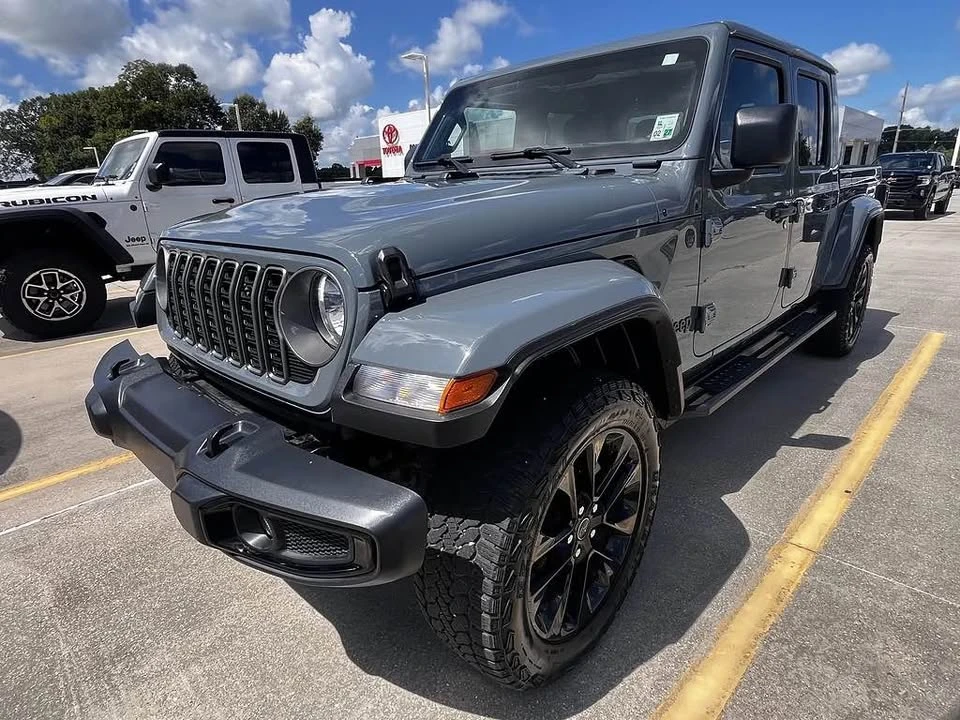 2025 Jeep JT Gladiator - Image 6 of 9