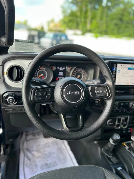 2025 Jeep JT Gladiator - Image 5 of 10
