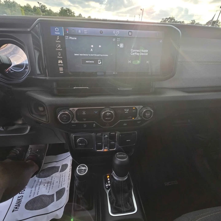 2025 Jeep JT Gladiator - Image 9 of 10