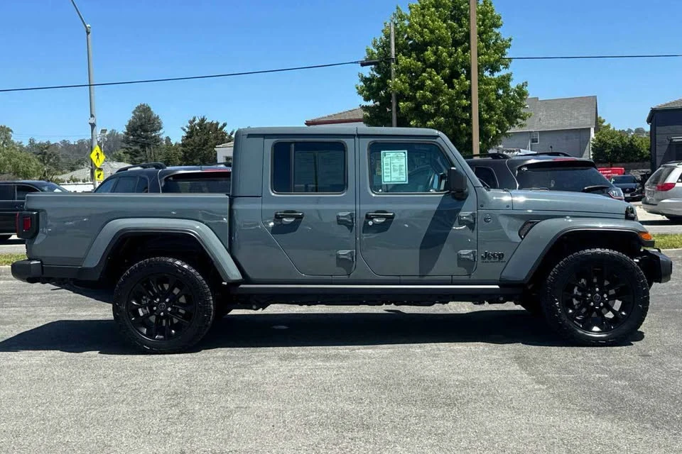 2025 Jeep JT Gladiator - Image 2 of 15