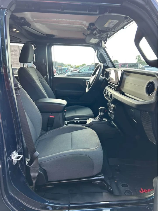 2025 Jeep JT Gladiator - Image 8 of 10