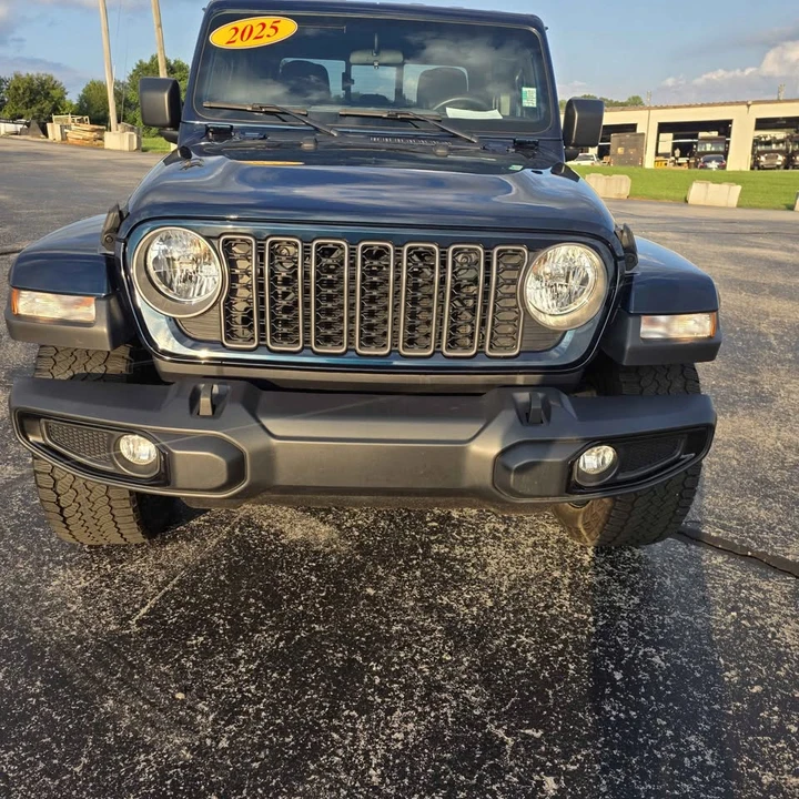 2025 Jeep JT Gladiator - Image 3 of 10