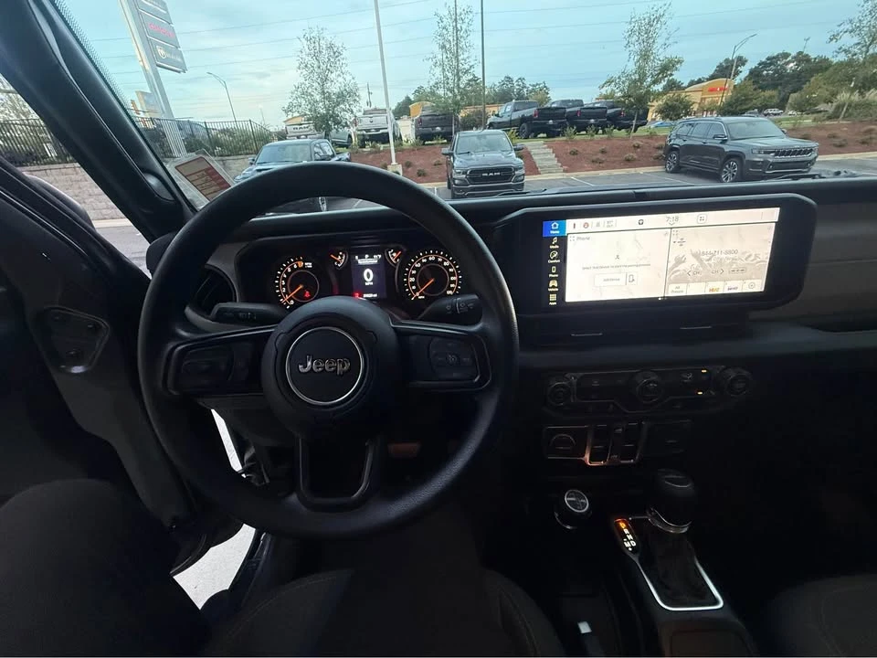 2025 Jeep JT Gladiator - Image 5 of 11