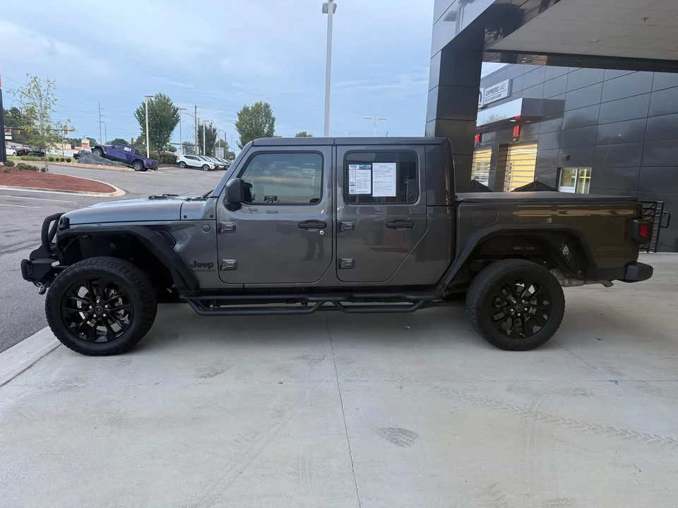 2025 Jeep JT Gladiator - Image 3 of 11