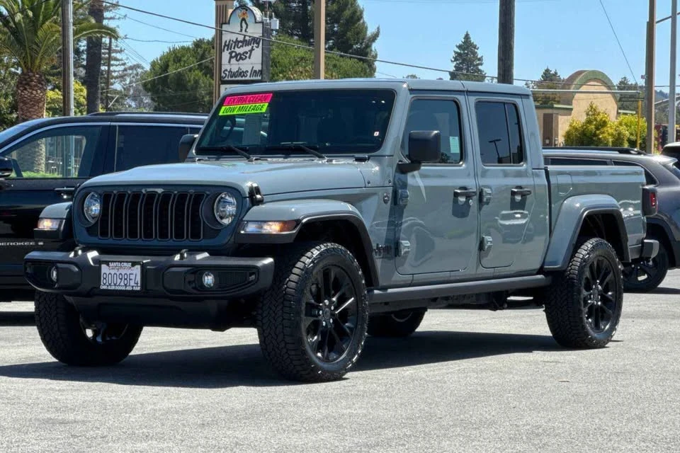 2025 Jeep JT Gladiator - Image 7 of 15