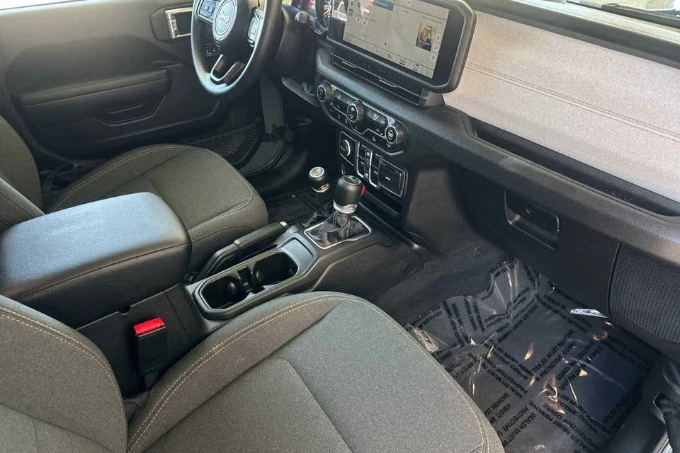 2025 Jeep JT Gladiator - Image 10 of 15