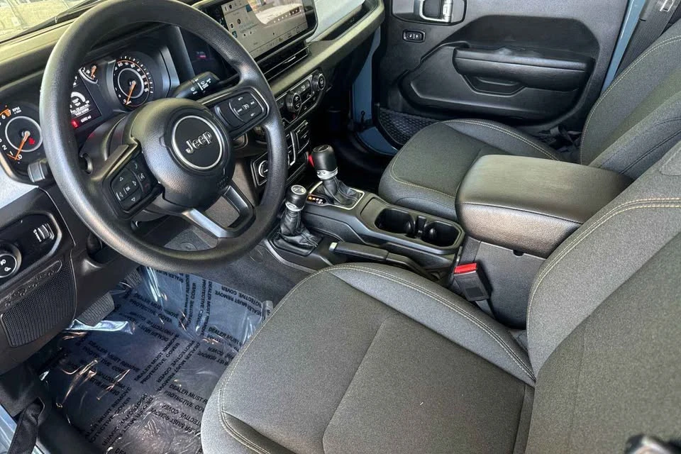 2025 Jeep JT Gladiator - Image 9 of 15