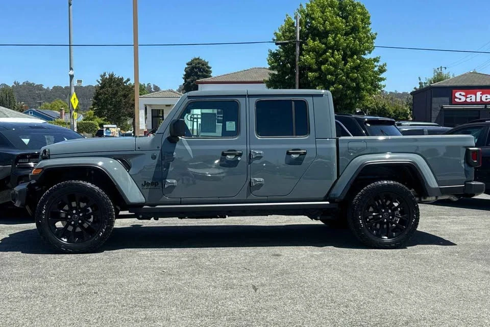 2025 Jeep JT Gladiator - Image 6 of 15