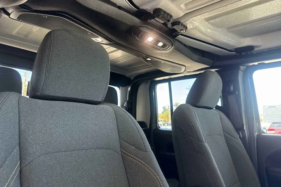 2025 Jeep JT Gladiator - Image 13 of 15