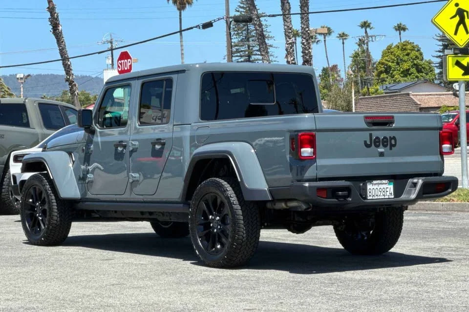 2025 Jeep JT Gladiator - Image 5 of 15