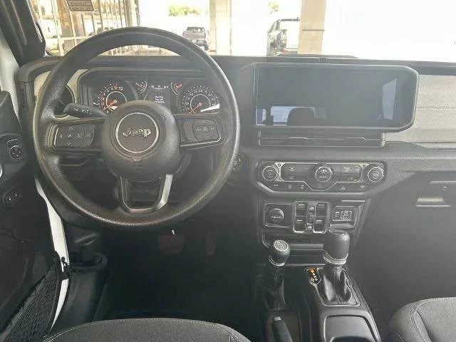 2025 Jeep JT Gladiator - Image 8 of 9