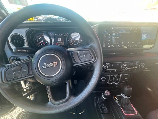 2025 Jeep JT Gladiator - Image 5 of 8