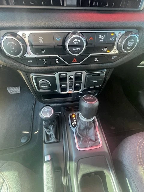 2025 Jeep JT Gladiator - Image 7 of 8