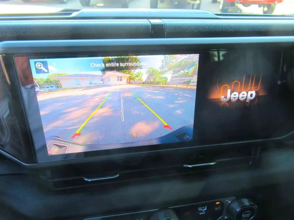 2025 Jeep JT Gladiator - Image 17 of 20