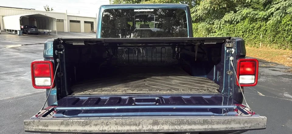 2025 Jeep JT Gladiator - Image 11 of 19