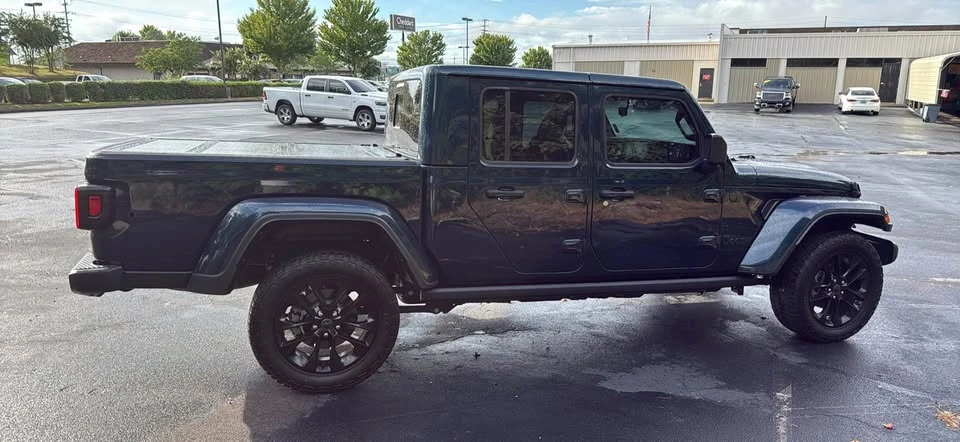 2025 Jeep JT Gladiator - Image 13 of 19