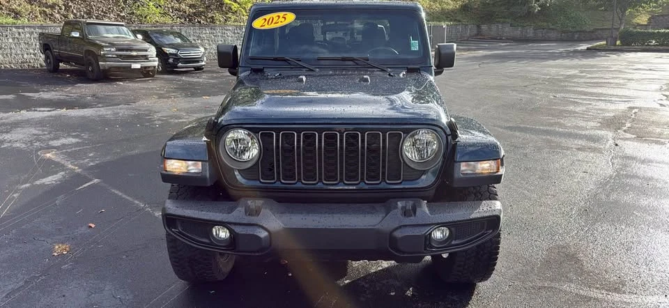 2025 Jeep JT Gladiator - Image 19 of 19