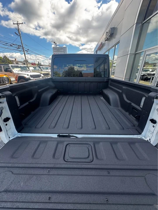 2025 Jeep JT Gladiator - Image 7 of 14