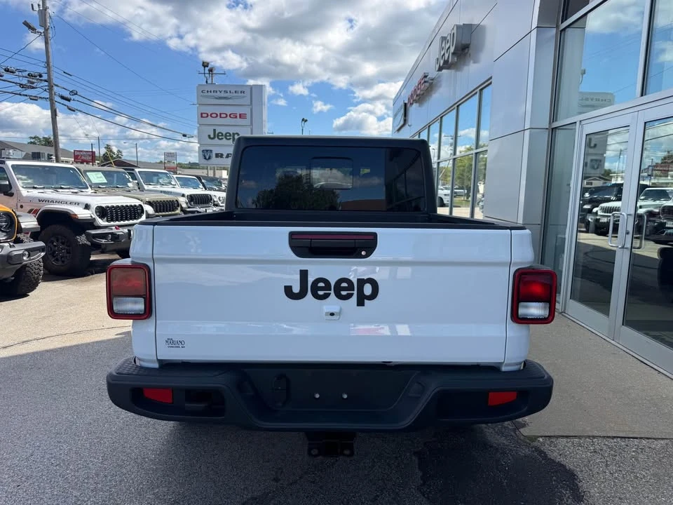 2025 Jeep JT Gladiator - Image 8 of 10