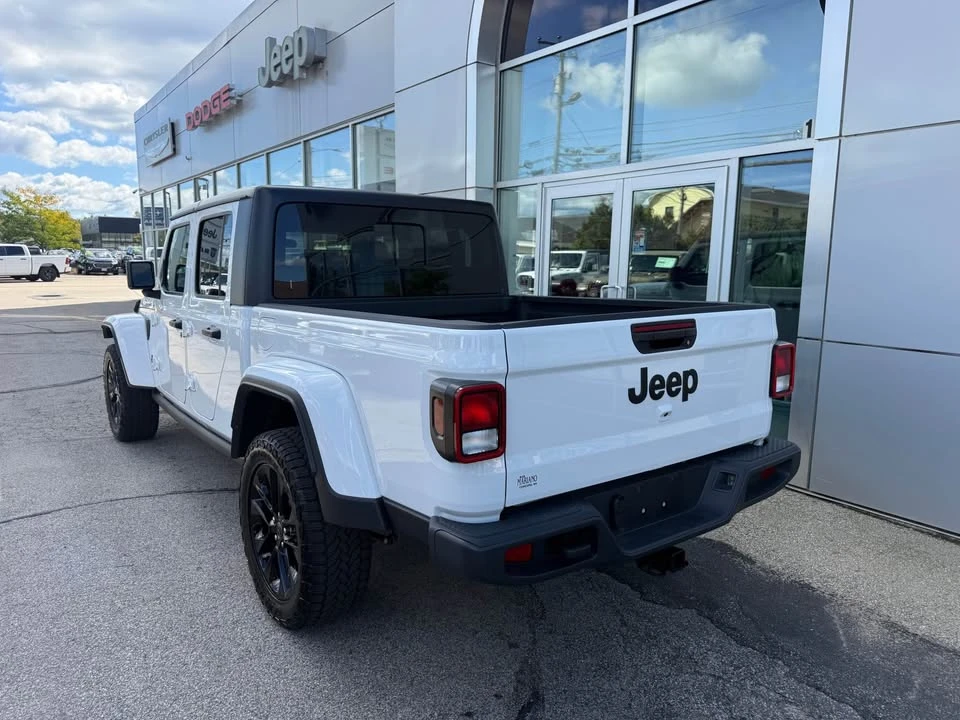 2025 Jeep JT Gladiator - Image 10 of 10