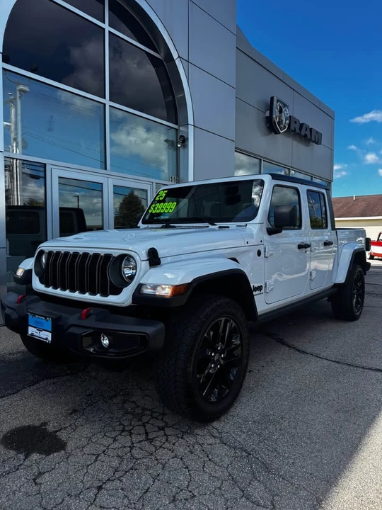 2025 Jeep JT Gladiator - Image 6 of 14