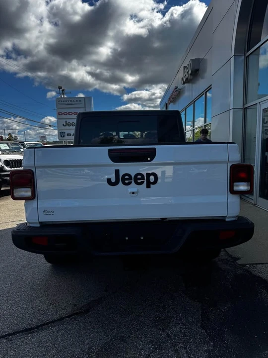 2025 Jeep JT Gladiator - Image 4 of 14