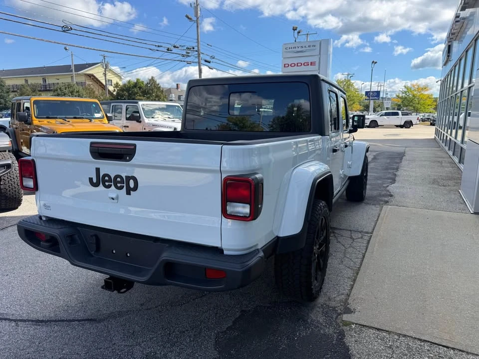 2025 Jeep JT Gladiator - Image 7 of 10