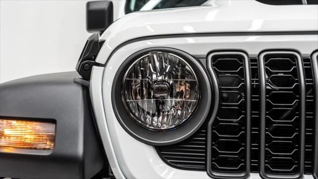 2025 Jeep JT Gladiator - Image 15 of 21