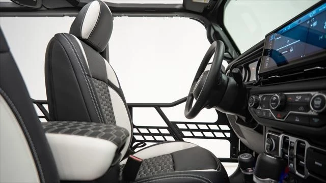 2025 Jeep JT Gladiator - Image 16 of 21