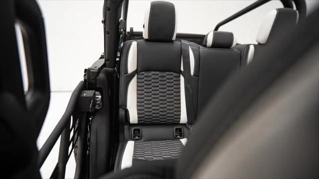 2025 Jeep JT Gladiator - Image 20 of 21