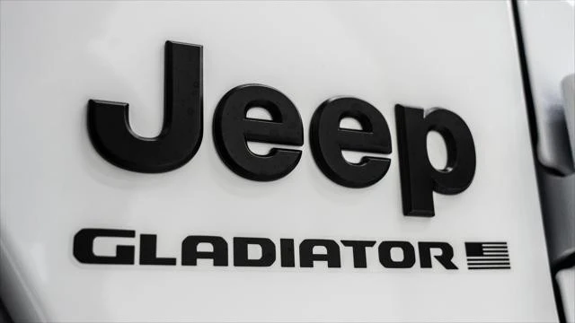 2025 Jeep JT Gladiator - Image 17 of 21