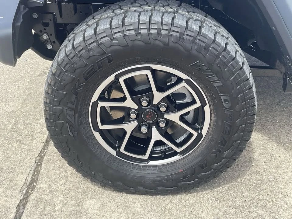 2025 Jeep JT Gladiator - Image 11 of 20