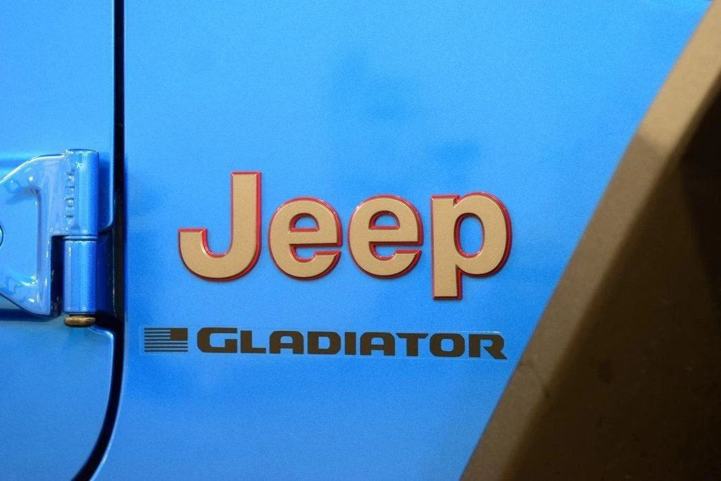 2025 Jeep JT Gladiator - Image 16 of 21