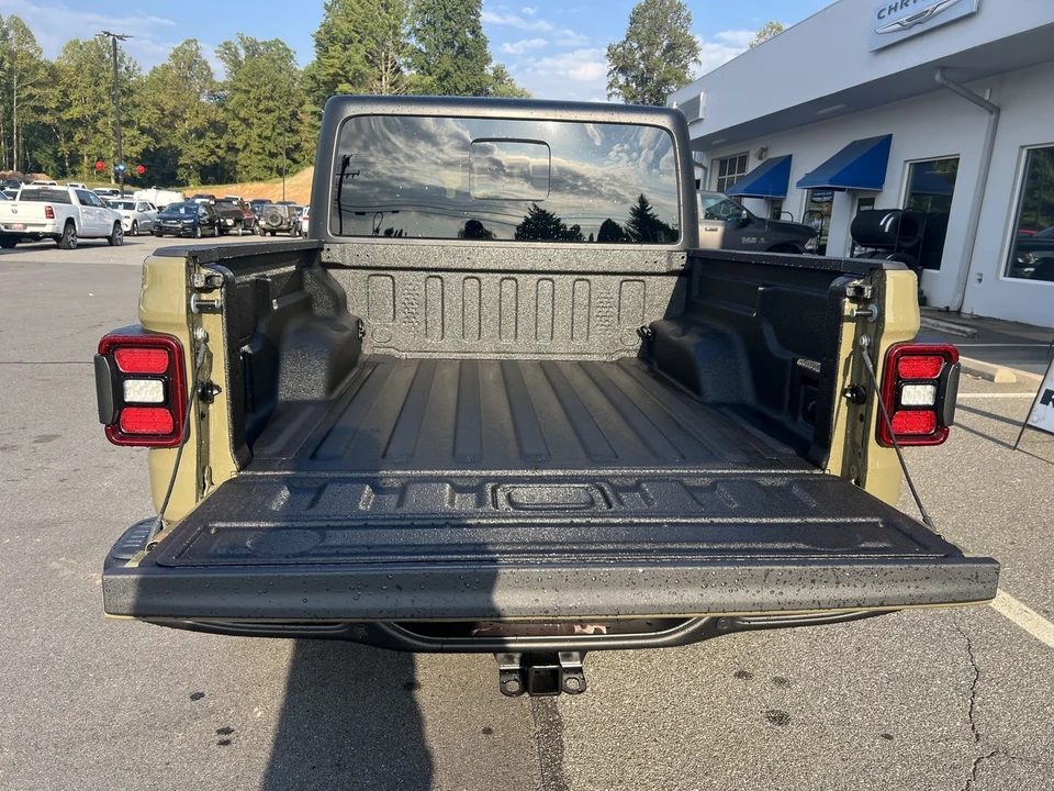 2025 Jeep JT Gladiator - Image 9 of 21