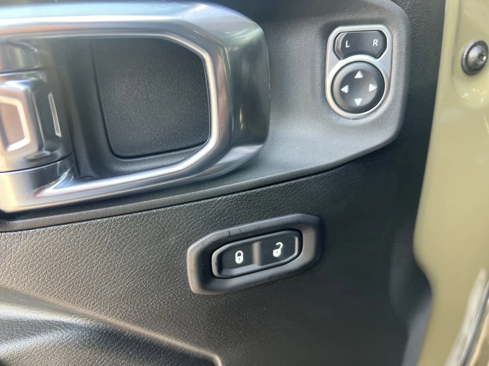 2025 Jeep JT Gladiator - Image 17 of 21