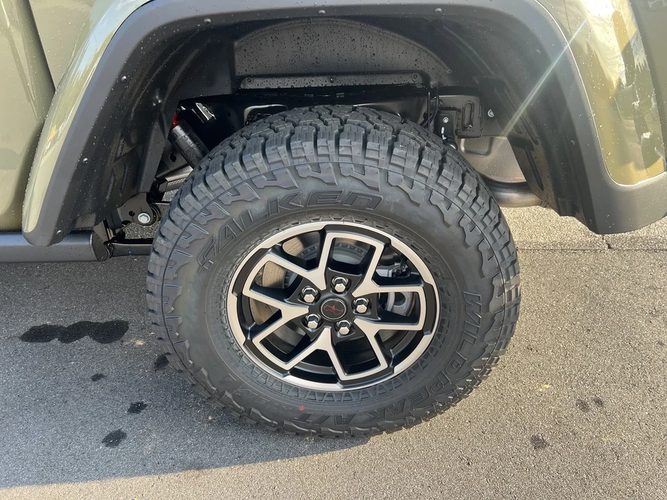 2025 Jeep JT Gladiator - Image 10 of 21
