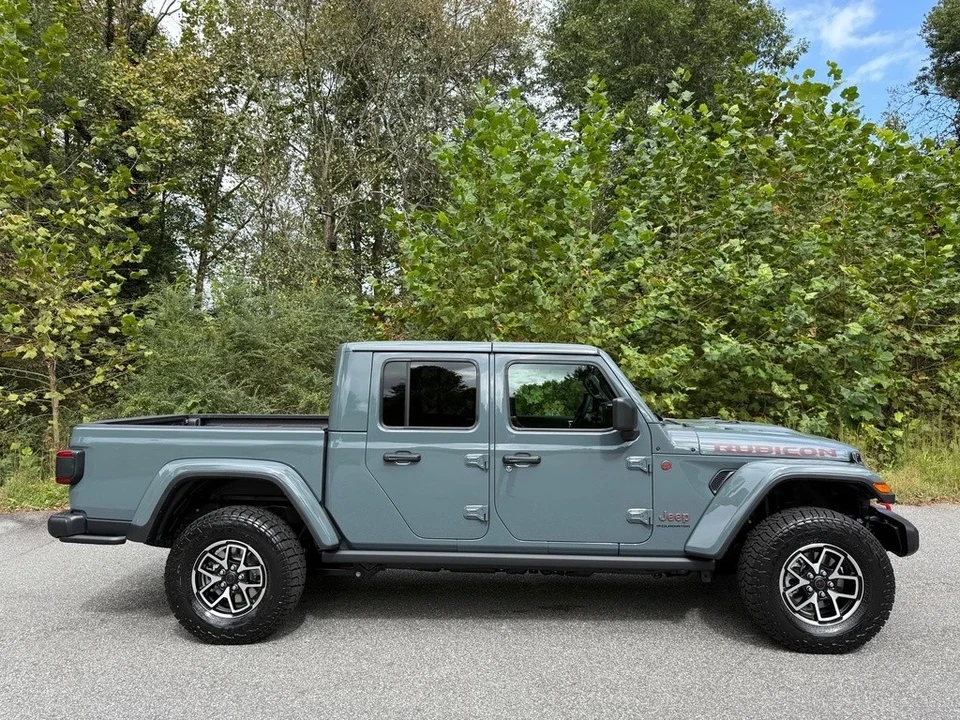 2025 Jeep JT Gladiator - Image 6 of 12
