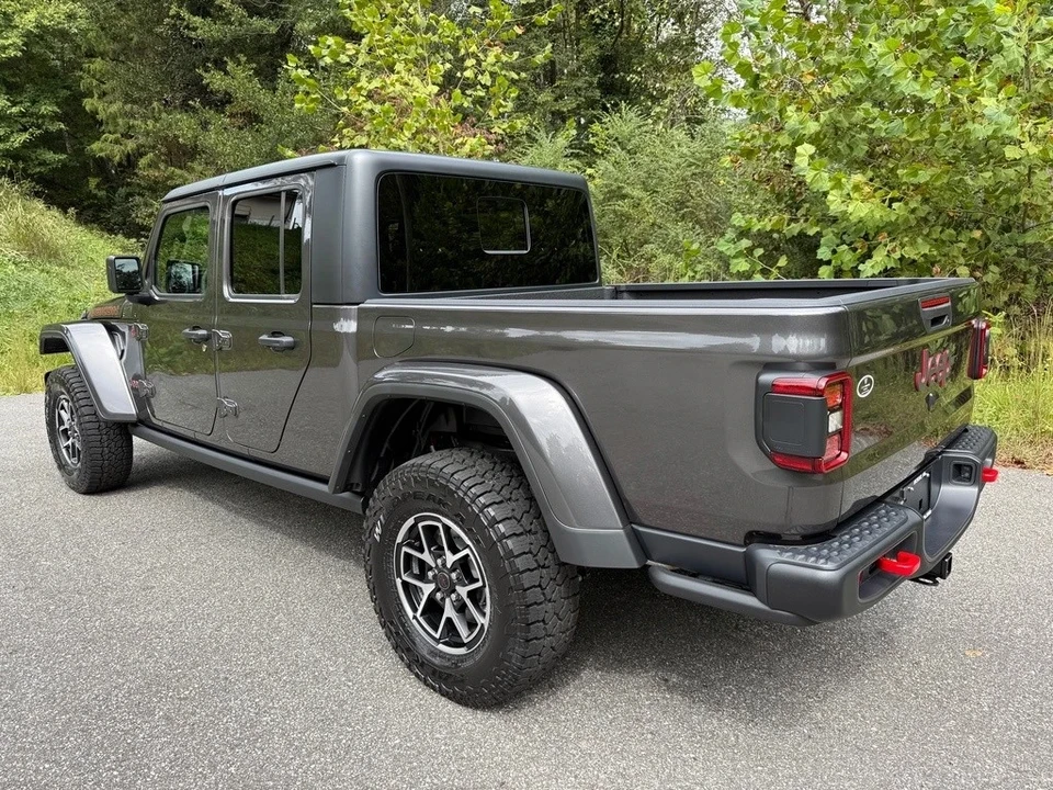 2025 Jeep JT Gladiator - Image 10 of 12